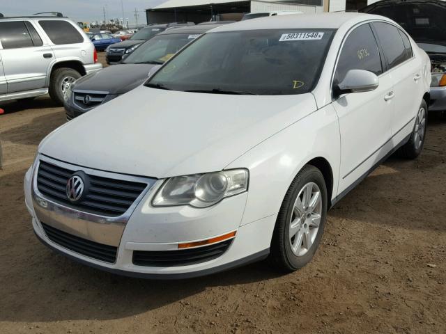 WVWJK73C18E042897 - 2008 VOLKSWAGEN PASSAT TUR WHITE photo 2