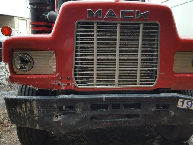 1M2N277Y0KW010530 - 1989 MACK 600 R600 RED photo 9