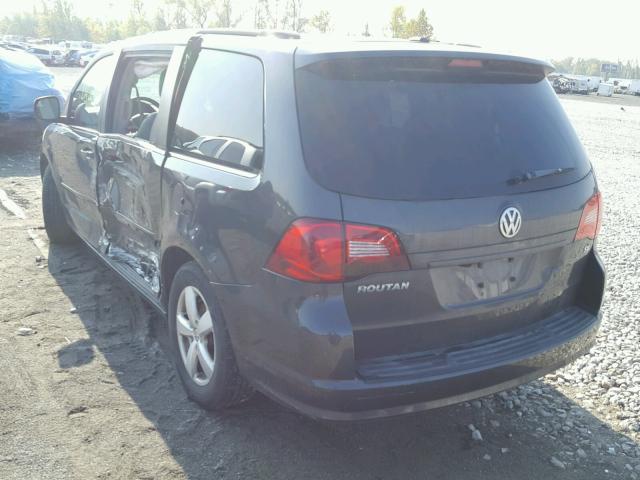 2V4RW3DG5BR739880 - 2011 VOLKSWAGEN ROUTAN SE GRAY photo 3