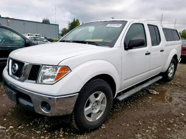 1N6AD09U17C426770 - 2007 NISSAN FRONTIER C WHITE photo 2