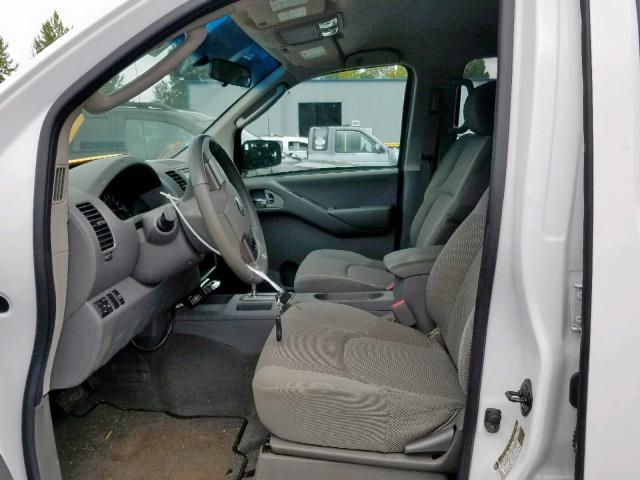 1N6AD09U17C426770 - 2007 NISSAN FRONTIER C WHITE photo 5