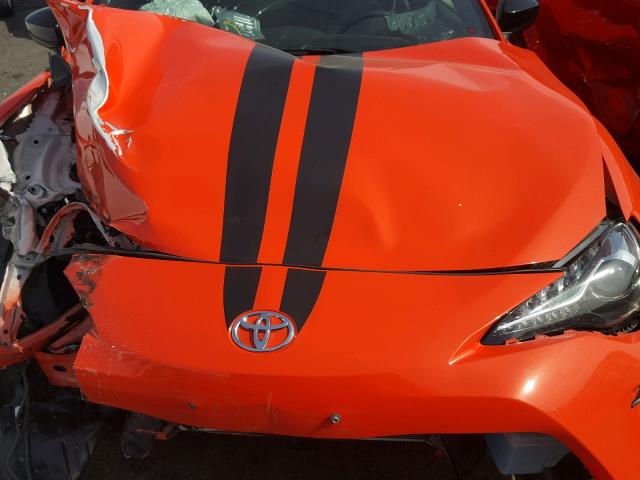 JF1ZNAA19H8707896 - 2017 TOYOTA 86 BASE ORANGE photo 7