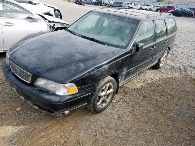 YV1LW5646W2425765 - 1998 VOLVO V70 GLT BLACK photo 2