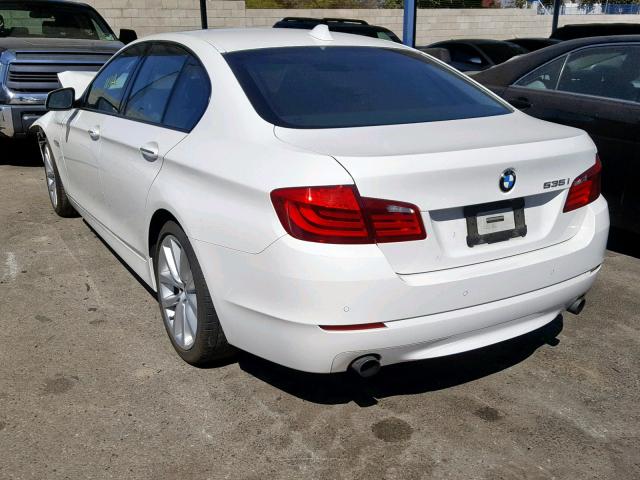 WBAFR7C59BC601860 - 2011 BMW 535 I WHITE photo 3