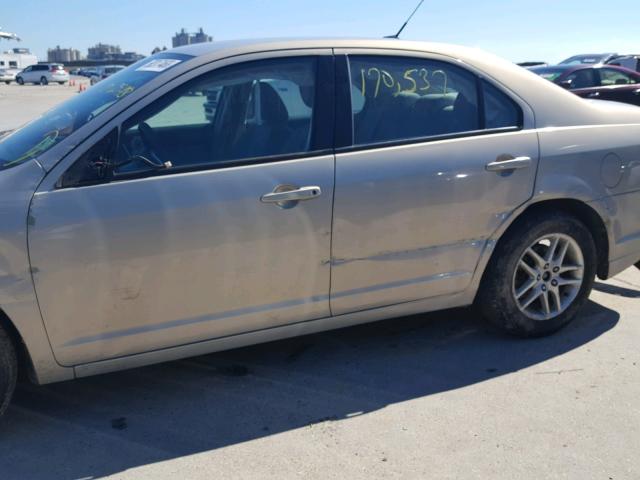 3FAHP0GA6AR206637 - 2010 FORD FUSION S TAN photo 9