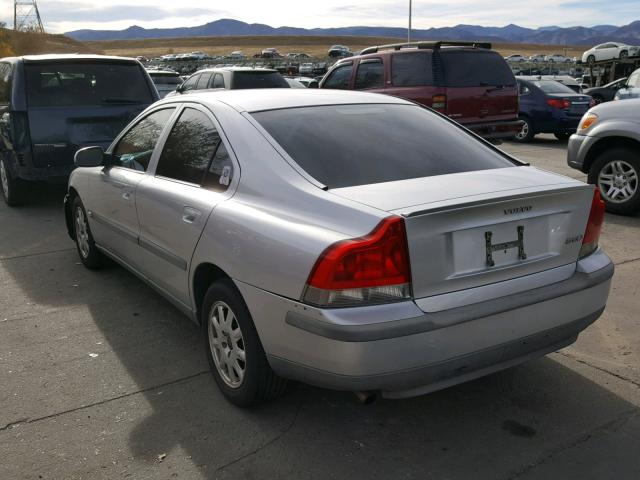 YV1RS61R122157491 - 2002 VOLVO S60 SILVER photo 3