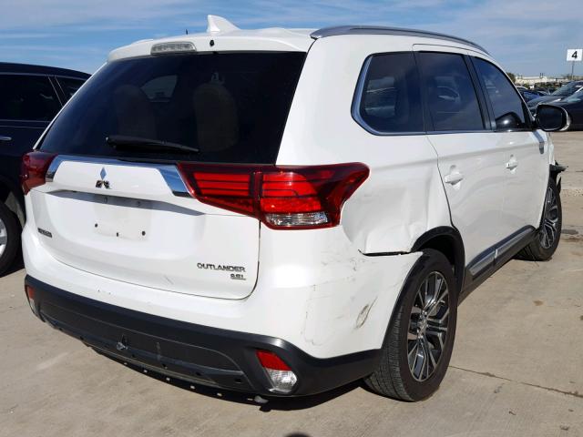 JA4AD3A35HZ053555 - 2017 MITSUBISHI OUTLANDER WHITE photo 4