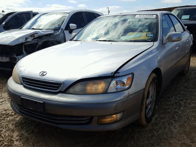 JT8BF28G7Y0247708 - 2000 LEXUS ES 300 SILVER photo 2