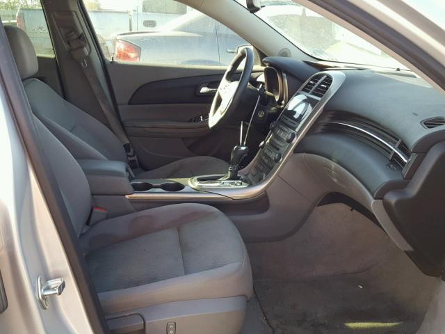 1G11B5SA2DF243595 - 2013 CHEVROLET MALIBU LS 银色 照片 5