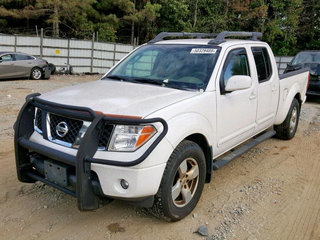 1N6AD09U47C466583 - 2007 NISSAN FRONTIER C WHITE photo 2