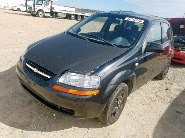 KL1TD62615B375436 - 2005 CHEVROLET AVEO BASE BLACK photo 2