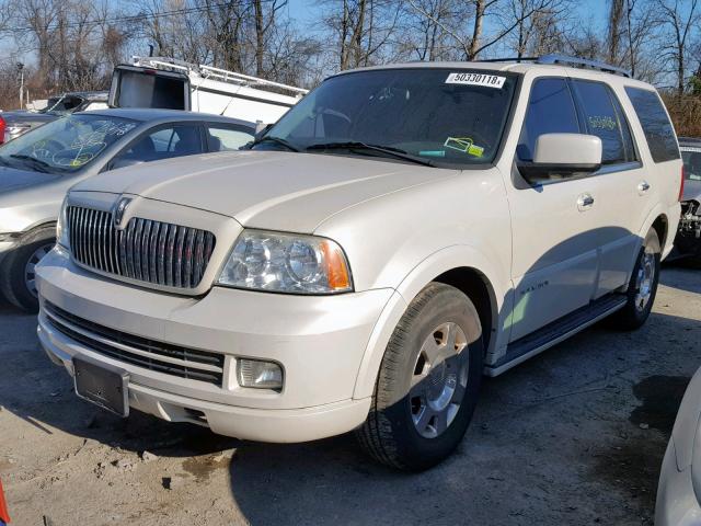 5LMFU28535LJ06340 - 2005 LINCOLN NAVIGATOR WHITE photo 2