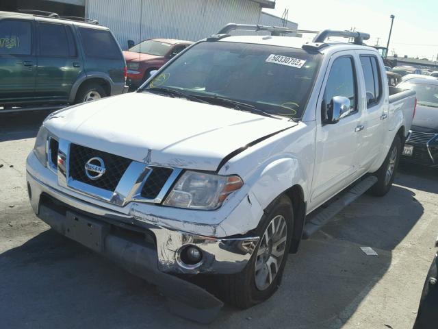 1N6AD0ER9AC426301 - 2010 NISSAN FRONTIER C WHITE photo 2