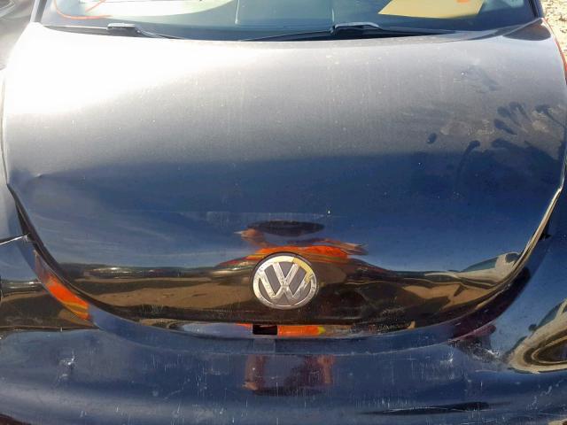 3VWBB61C5WM048045 - 1998 VOLKSWAGEN NEW BEETLE 黑色 照片 7