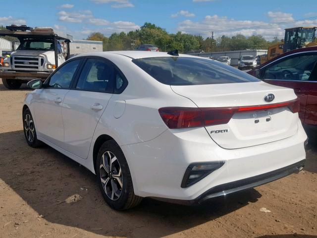 3KPF24AD2KE078500 - 2019 KIA FORTE FE WHITE photo 3