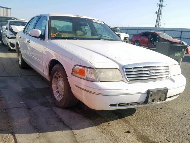 2FAFP74W7WX162561 - 1998 FORD CROWN VICT WHITE photo 1