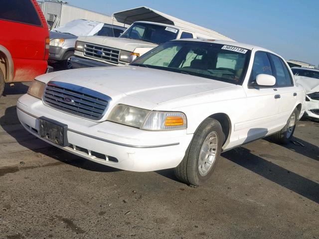 2FAFP74W7WX162561 - 1998 FORD CROWN VICT WHITE photo 2