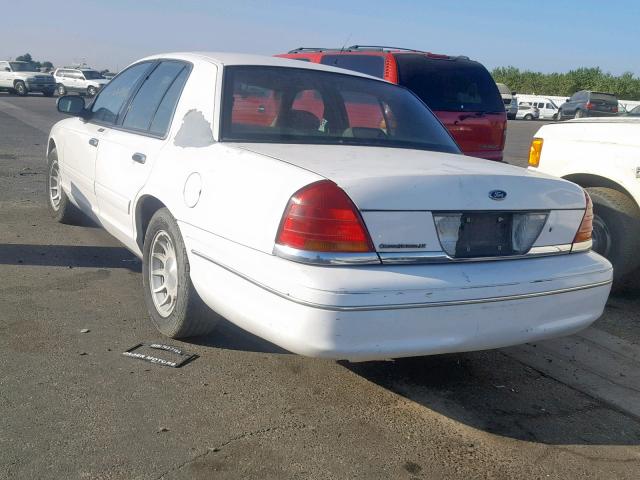 2FAFP74W7WX162561 - 1998 FORD CROWN VICT WHITE photo 3