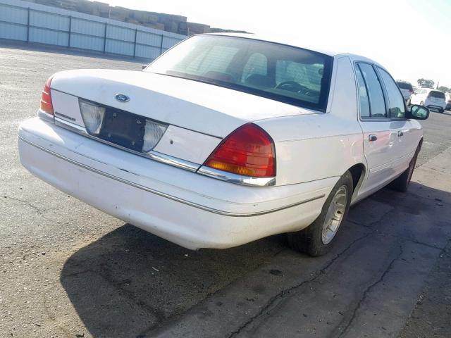 2FAFP74W7WX162561 - 1998 FORD CROWN VICT WHITE photo 4