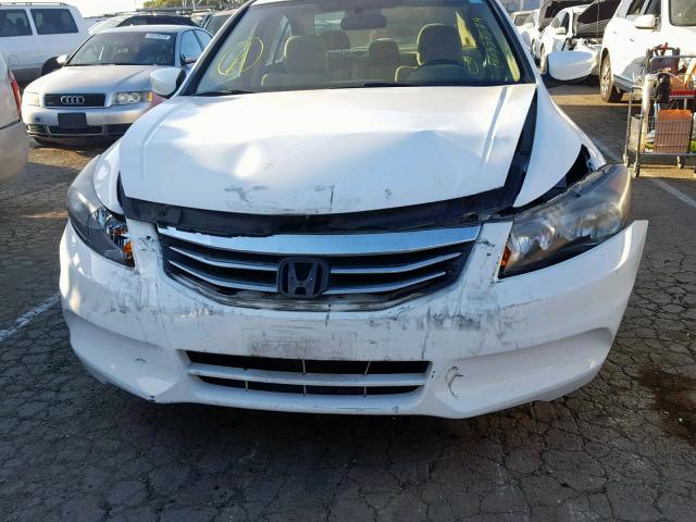 1HGCP2F4XCA020898 - 2012 HONDA ACCORD LXP WHITE photo 9