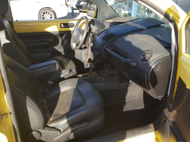 3VWRG31CX9M509095 - 2009 VOLKSWAGEN NEW BEETLE Sarı foto 5