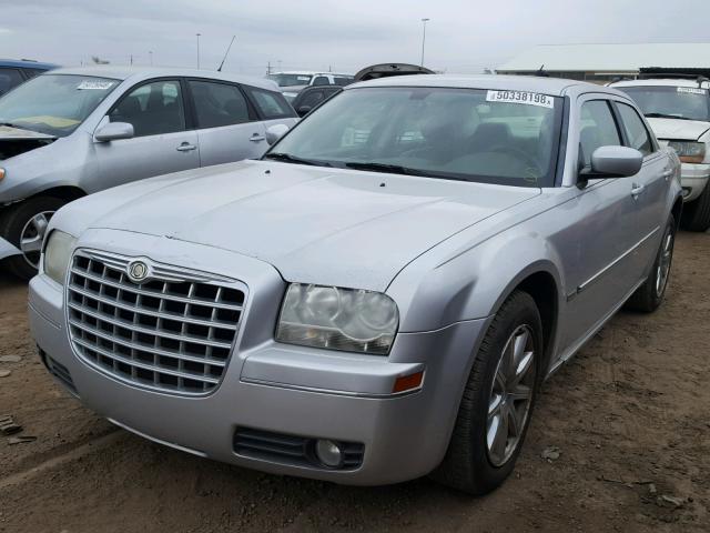 2C3LA53G68H225518 - 2008 CHRYSLER 300 TOURIN SILVER photo 2