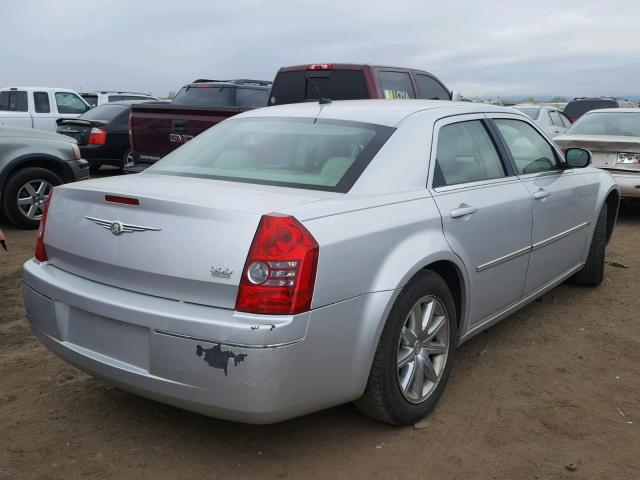 2C3LA53G68H225518 - 2008 CHRYSLER 300 TOURIN SILVER photo 4