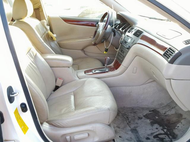 JTHBF30G820072457 - 2002 LEXUS ES 300 WHITE photo 5