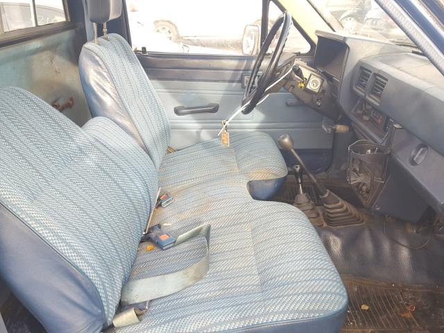 JT4RN65D0F5096179 - 1985 TOYOTA PICKUP RN6 BLUE photo 5