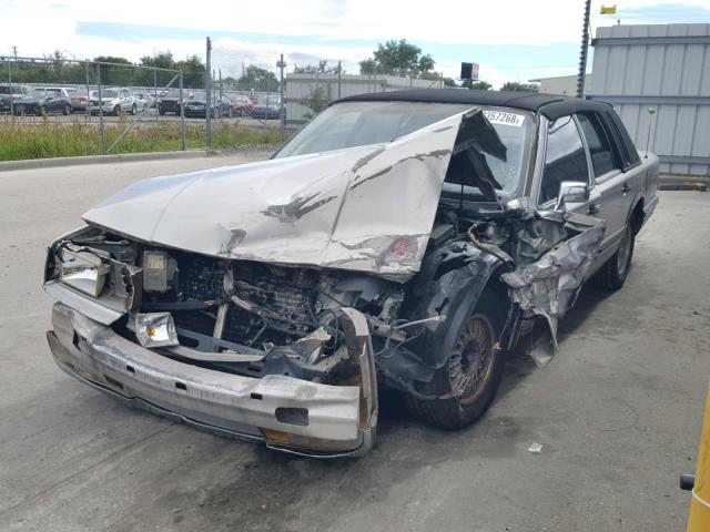 1LNLM83F7LY744065 - 1990 LINCOLN TOWN CAR C GRAY photo 2