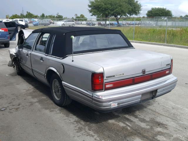 1LNLM83F7LY744065 - 1990 LINCOLN TOWN CAR C GRAY photo 3