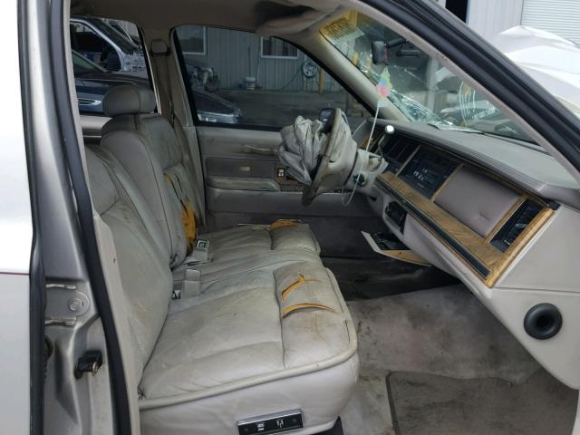 1LNLM83F7LY744065 - 1990 LINCOLN TOWN CAR C GRAY photo 5