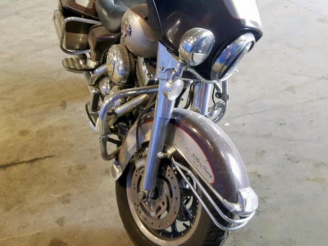 1HD1FC4157Y611157 - 2007 HARLEY-DAVIDSON FLHTCUI SILVER photo 9