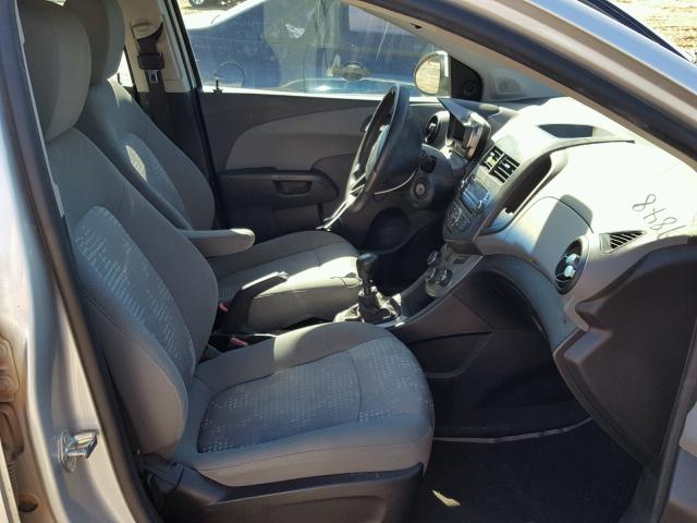 1G1JB6SH6C4188386 - 2012 CHEVROLET SONIC LS 银色 照片 5