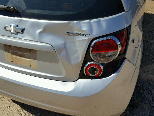 1G1JB6SH6C4188386 - 2012 CHEVROLET SONIC LS 银色 照片 9