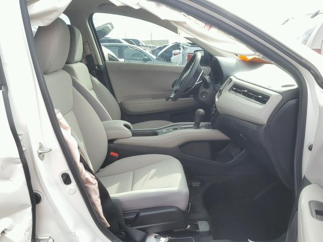 3CZRU5H31JM707009 - 2018 HONDA HR-V LX WHITE photo 5