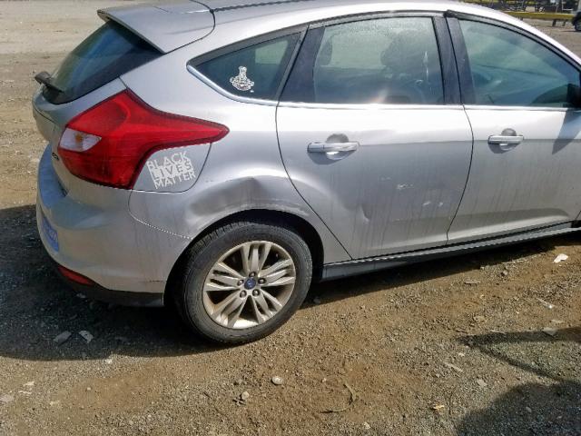 1FAHP3M27CL216657 - 2012 FORD FOCUS SEL SILVER photo 9