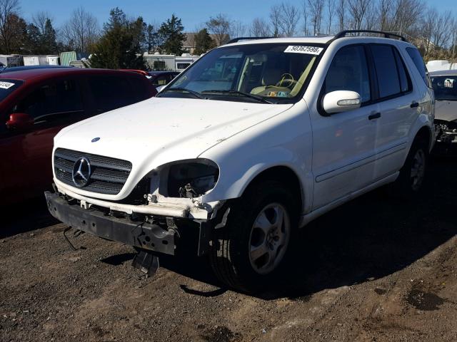 4JGAB54E53A372879 - 2003 MERCEDES-BENZ ML 320 WHITE photo 2