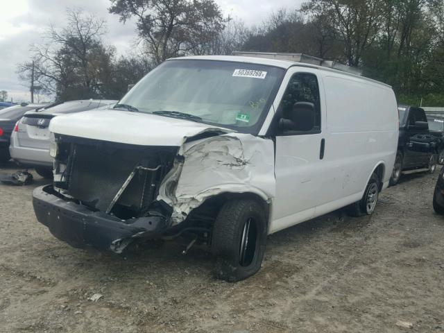 1GCSGAFX1C1180456 - 2012 CHEVROLET EXPRESS G1 WHITE photo 2