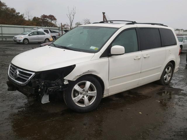 2V8HW341X9R554868 - 2009 VOLKSWAGEN ROUTAN SE WHITE photo 2