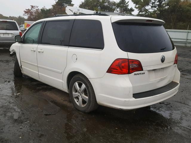 2V8HW341X9R554868 - 2009 VOLKSWAGEN ROUTAN SE WHITE photo 3