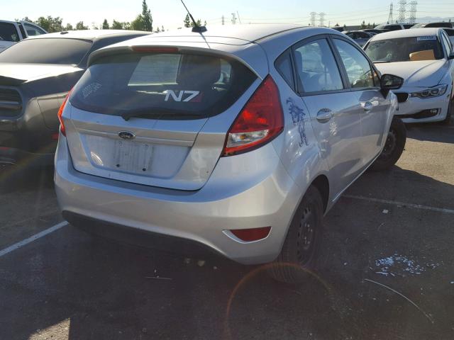 3FADP4EJ1BM135662 - 2011 FORD FIESTA SE SILVER photo 4