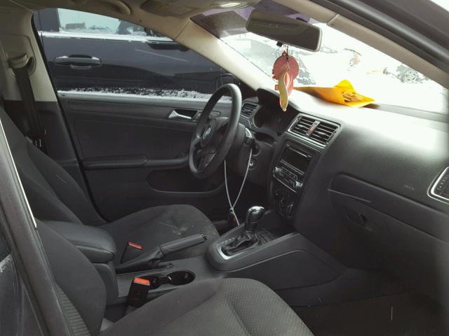 3VW2K7AJ1DM405092 - 2013 VOLKSWAGEN JETTA BASE 灰色 照片 5