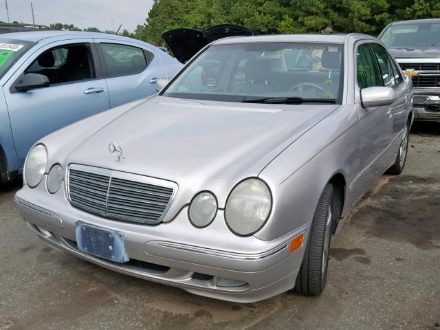 WDBJF65J42B497891 - 2002 MERCEDES-BENZ E 320 SILVER photo 2