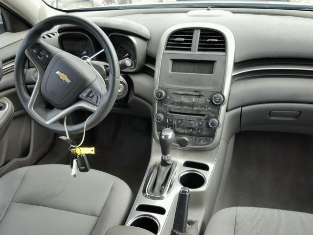 1G11B5SL2FF194175 - 2015 CHEVROLET MALIBU LS 银色 照片 9