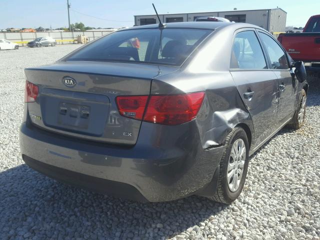 KNAFU4A21D5725893 - 2013 KIA FORTE EX GRAY photo 4