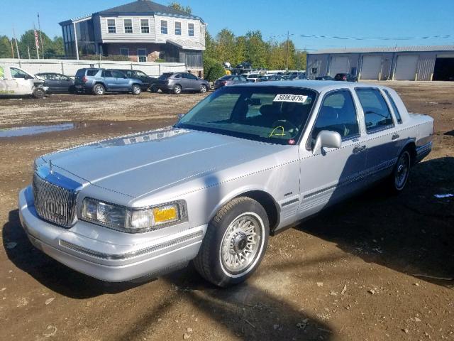 1LNLM81W2TY715625 - 1996 LINCOLN TOWN CAR E GRAY photo 2