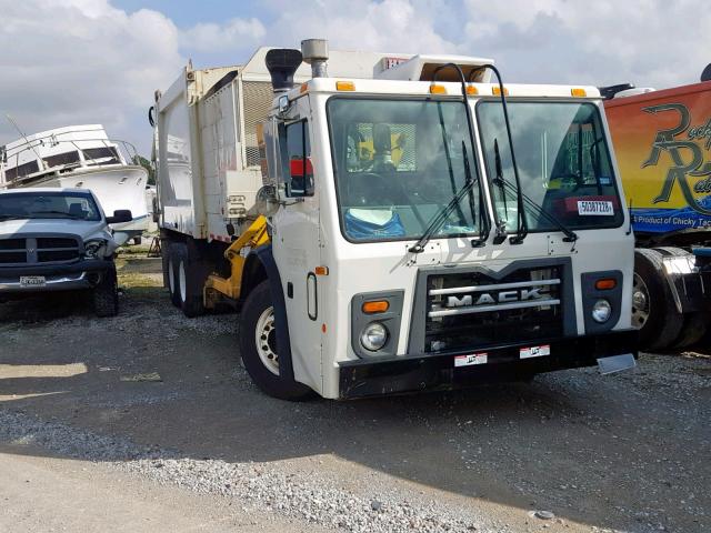 1M2AU04CXGM010210 - 2016 MACK 600 LEU600 WHITE photo 1