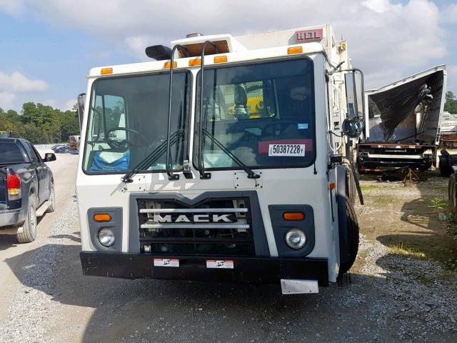 1M2AU04CXGM010210 - 2016 MACK 600 LEU600 WHITE photo 2