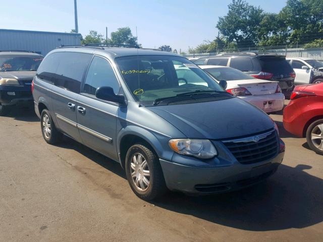 2C4GP54L85R505258 - 2005 CHRYSLER TOWN & COU GRAY photo 1